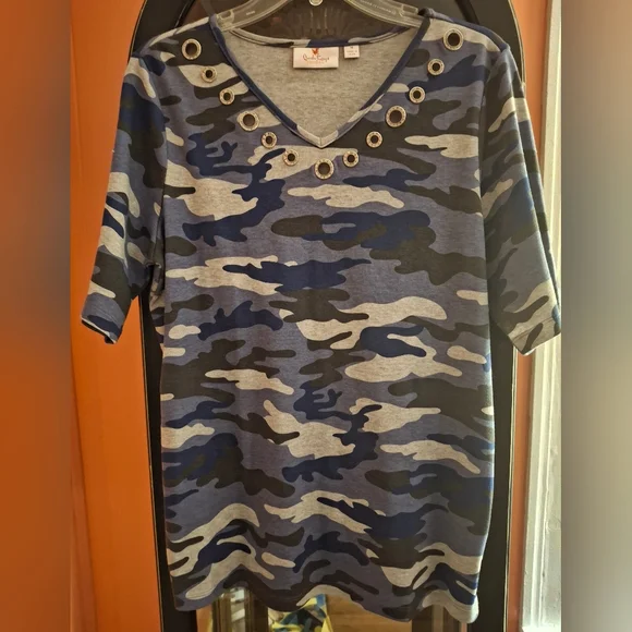 Quacker Factory Blue CAMO Jeweled Neck Women's Med T-Shirt EXCEL - Picture 2 of 12